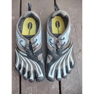 Vibram  Five fingers Water Shoes Size 37 Boys 6